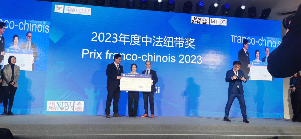 Xi Zhang, doctorante <a href="/UMREGFV/">inrae_egfv</a> remporte le prix franco-chinois de ma thèse en 180s. La finale a eu lieu à Beijing le 15 Novembre dernier. Bravo à elle et son encadrement. <a href="/isvv_bordeaux/">ISVV - Institut des Sciences de la Vigne et du Vin</a> <a href="/univbordeaux/">Université de Bordeaux</a> <a href="/INRAE_Intl/">INRAE_International</a> <a href="/France_en_Chine/">La France en Chine 🇫🇷🇪🇺 法国驻华使馆</a>