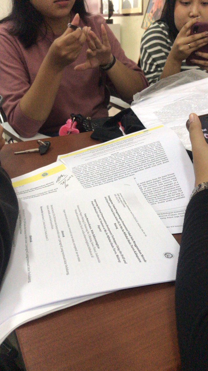 tiarakanzaaa's tweet photo. sampe kapan ya revisian ini berakhir https://t.co/SHRVR2jSWh