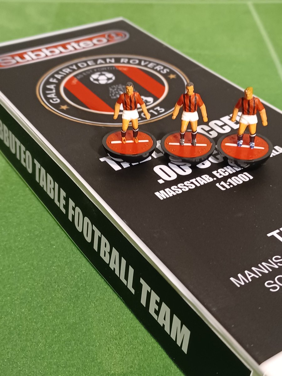 CorbieLinnRider's tweet photo. @galafairydean @GfrAmateurs 
Should probably update this kit to the new black to red fade style, but there's something about the classic stripes I love. Used Humbrol enamel paint on Santiago figures.
#subbuteo #tablesoccer #galafairydeanrovers #tablefootball #subbuteoart https://t.co/6SUvtLj4o2
