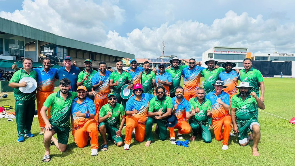 Cricket bringing India and Pakistan together ❤️

#FansWorldCupSriLanka #SriLankanAirlines