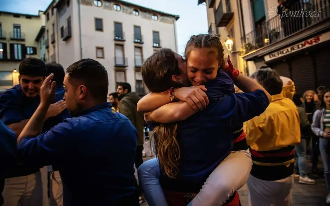 cdberga's tweet photo. Emoció💕✨️

📸 @pontiroca 

#castellers #castells #cdberga #AllòQueValLaPena #Berga #Berguedà #castellersdeberga https://t.co/YeLWFYvVBZ