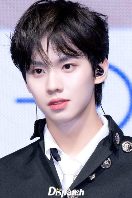 W1NLOOK's tweet photo. our maknae looks so good today <3 https://t.co/o68UbcanV3