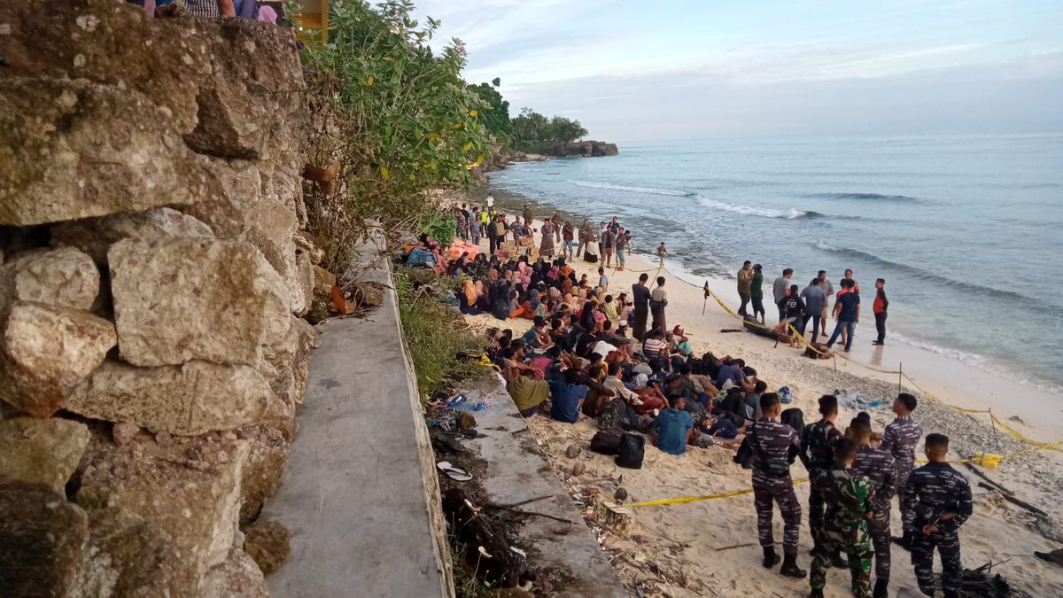 AnnMaymann's tweet image. This morning, approximately 219 #Rohingya refugees have reached Sabang, #Aceh. Our team is actively addressing the situation on the ground, working closely with the government and our partners to provide immediate assistance and support.

#WithRefugees