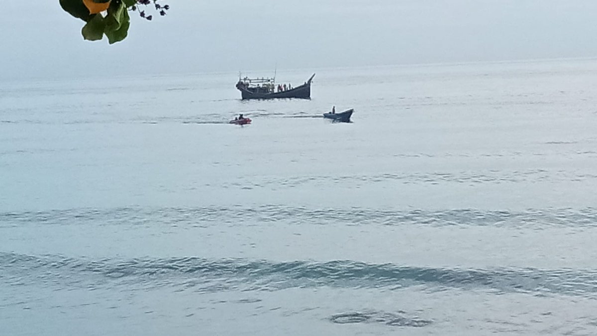 AnnMaymann's tweet image. This morning, approximately 219 #Rohingya refugees have reached Sabang, #Aceh. Our team is actively addressing the situation on the ground, working closely with the government and our partners to provide immediate assistance and support.

#WithRefugees