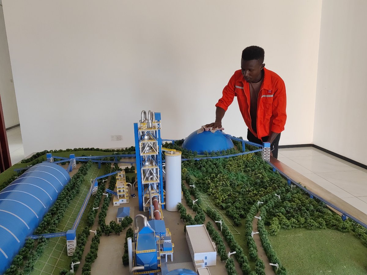 GuojunWang7's tweet image. A clean working #environment is extremely important. Our Zambian colleague is #diligently cleaning the sandbox, making the industrial park more tidy and visually #appealing. At the same time, it has created a positive #work atmosphere and environment for everyone.