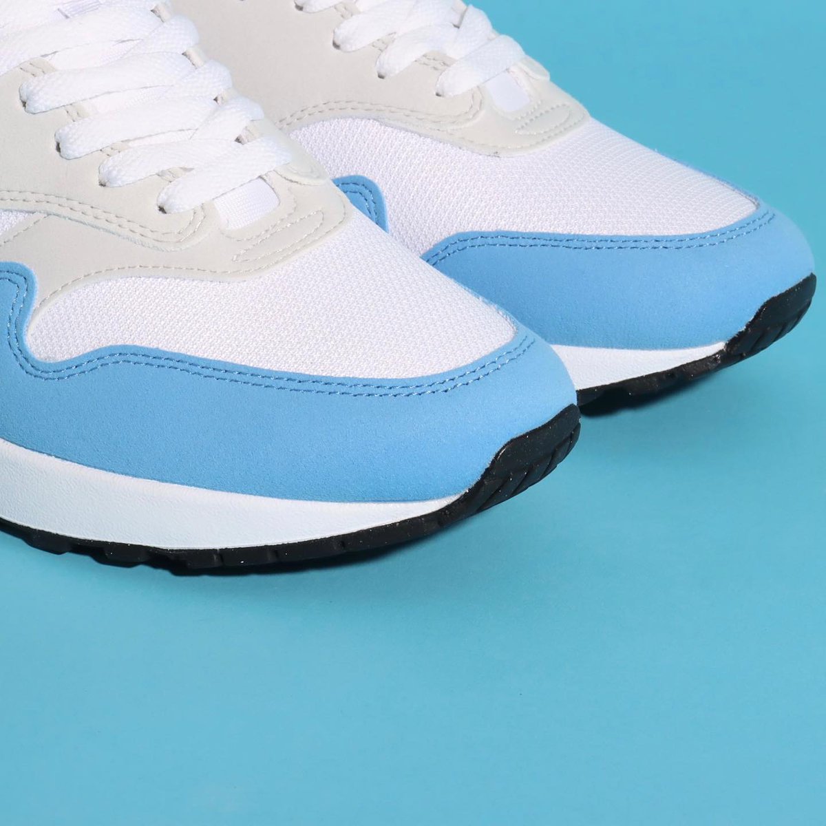 sneaker_maris's tweet photo. The Nike Air Max 1 "University Blue lands on November 23rd
Link: https://t.co/oQzTz2ozfD https://t.co/6cuYTbNXib