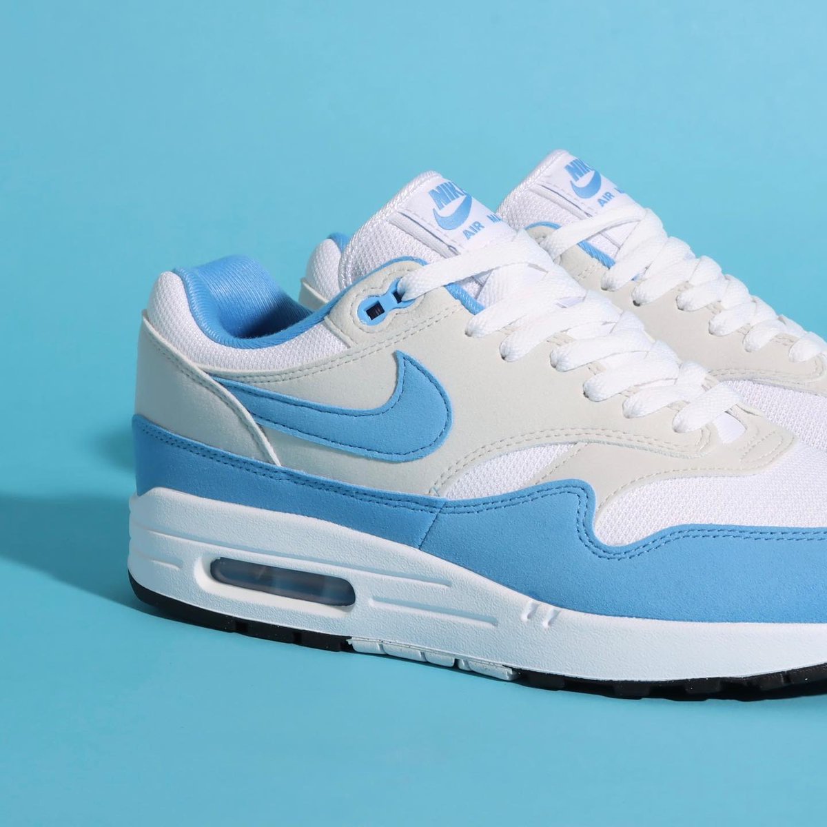 sneaker_maris's tweet photo. The Nike Air Max 1 "University Blue lands on November 23rd
Link: https://t.co/oQzTz2ozfD https://t.co/6cuYTbNXib