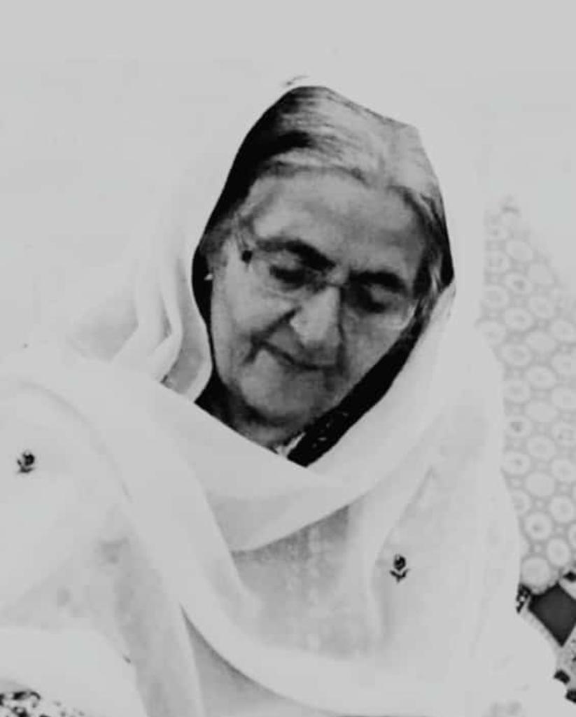 بال امر کپر ای پھل و استاتیتو
کنکے یسین خوانانے لمہ کنا
مرید

لمہ جان ❤️