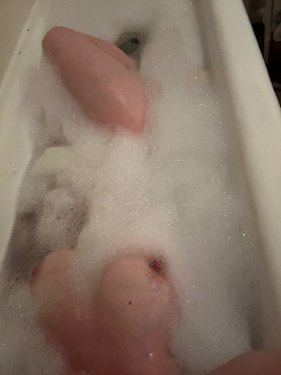 dirtycouple88's tweet photo. You tub my back I’ll rub your……😘🤫🫧🛁 #soakingwet #wettease #wheresmyduck
#slippywhenwet https://t.co/foMOb6Ha4x