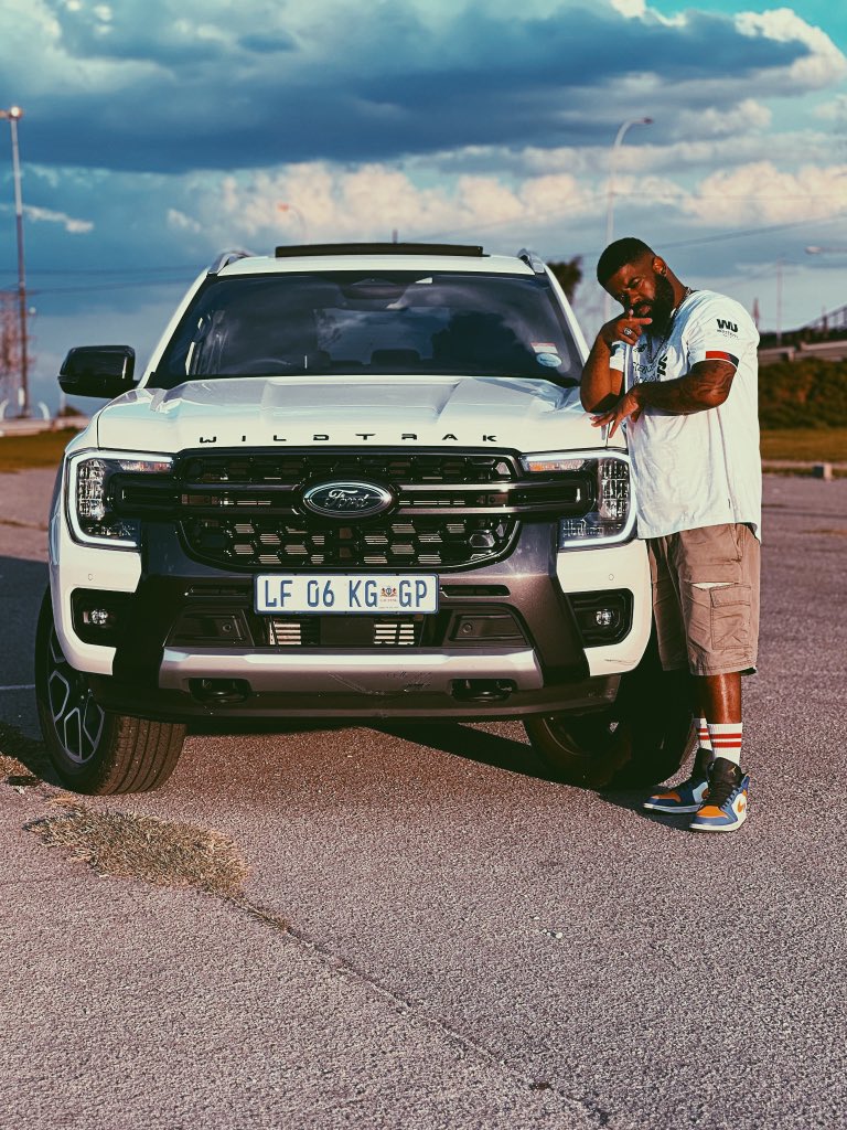 Nduey_Escobar's tweet image. The @fordsouthafrica Wildtrak is definitely Top 3 for me in the Ford family. The true definition of being #BuiltForStrength 👏🏾👏🏾👏🏾 .. 3.0L Power Stroke V6 4WD
10 Speed Automatic
Full time 4WD with Terrain Management System.

#FordPerformance
#FordSouthAfrica