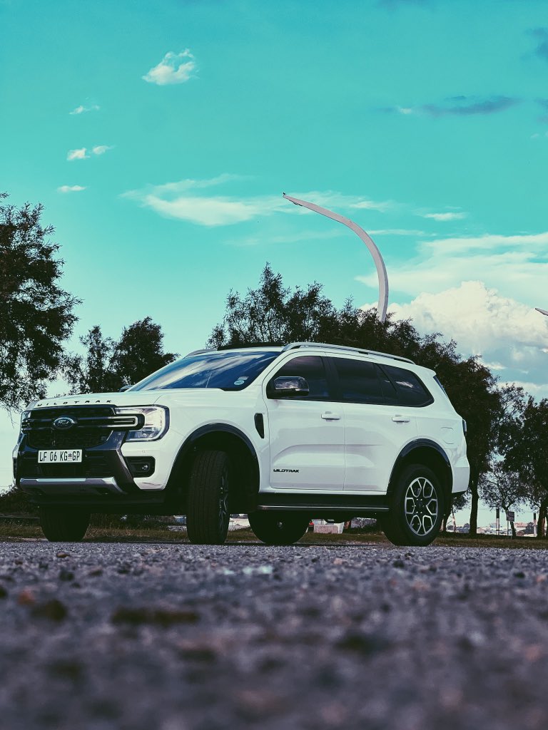 Nduey_Escobar's tweet image. The @fordsouthafrica Wildtrak is definitely Top 3 for me in the Ford family. The true definition of being #BuiltForStrength 👏🏾👏🏾👏🏾 .. 3.0L Power Stroke V6 4WD
10 Speed Automatic
Full time 4WD with Terrain Management System.

#FordPerformance
#FordSouthAfrica