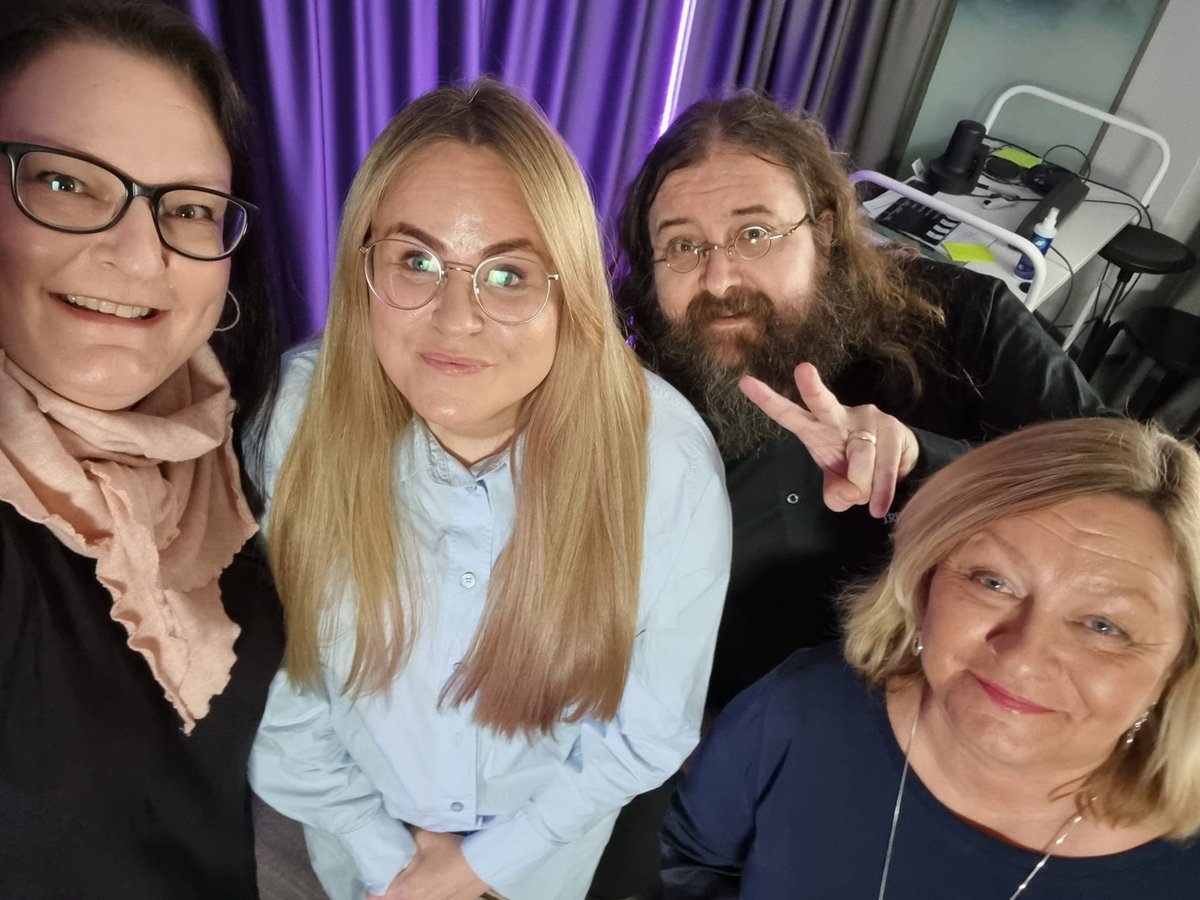 Perhekeskusajokortin suorittanut jo melkein 3000 henkilöä! 
Eilen oltiin turkulaisten osaajien kanssa eOppivalla tekemässä lisäosaksi video puheeksi ottamisesta. Yhteistyössä mukana myös LSKL.
#perhekeskus <a href="/VarhaHyvinvoint/">Varsinais-Suomen hyvinvointialue</a> #turku