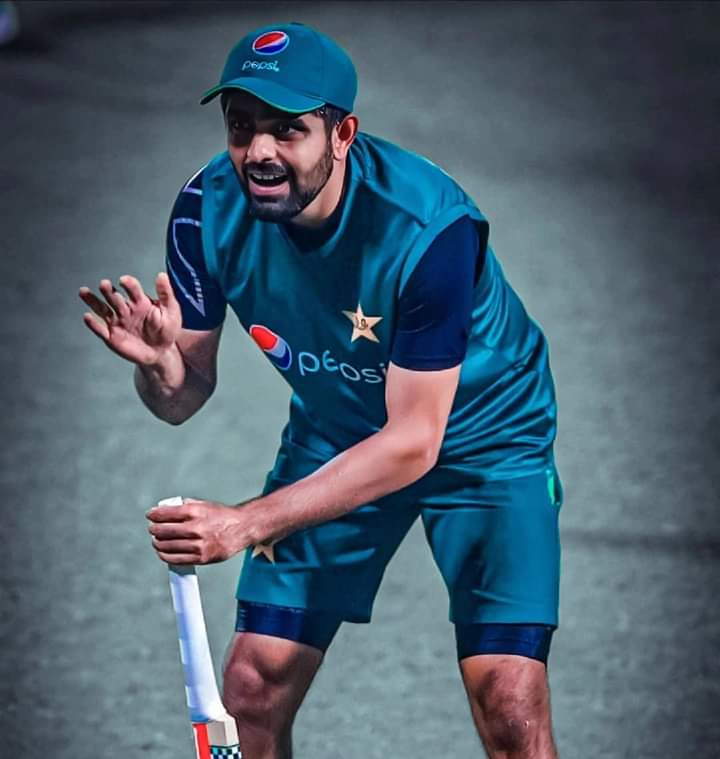 ahmiii_world's tweet photo. @iamqadirkhawaja Jahan Bobby Bhaya ❤️‍🩹 khaily gy 🥵🥀
@babarazam258 
#BabarLaughed #BabarAzamIsMyPride https://t.co/d4J16GFS5C