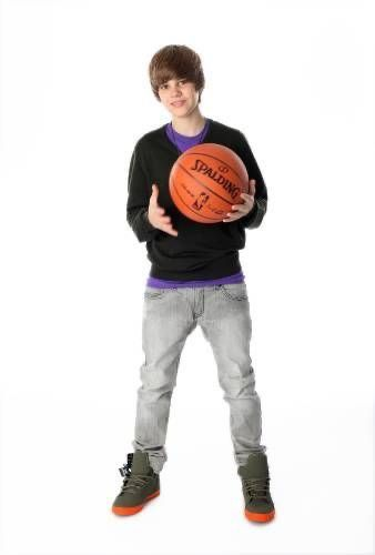 br1tish_p1rate's tweet image. another man in the suitcase?!