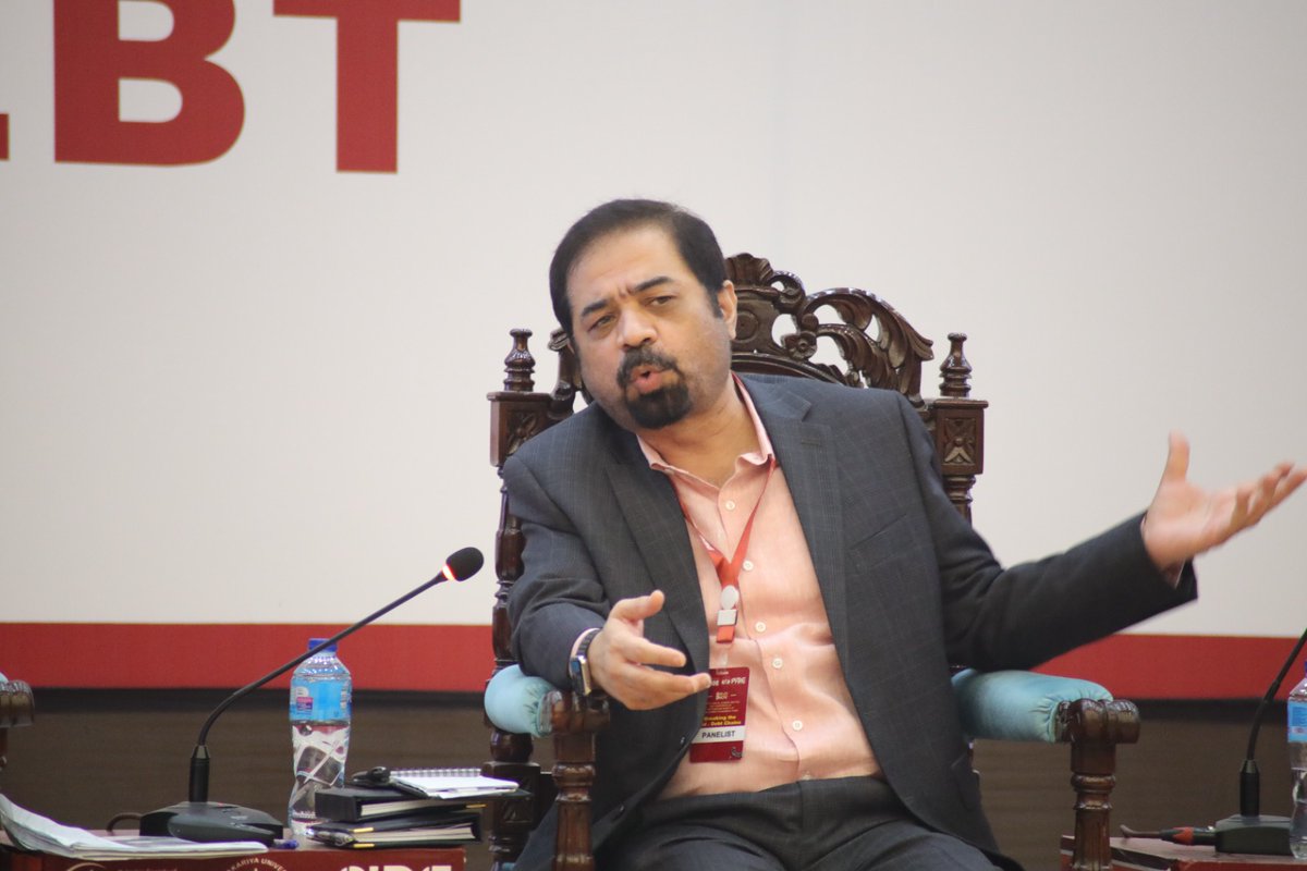 hamaayunkhan's tweet image. کیا ٹیکس بڑھانے سے پاکستان کے معاشی مسائل حل ہو جائیں گے؟
آسمان سے کوئی نہیں آئے گا پاکستان کے مسائل حل کرنے کےلیئے.

Day 3 #PIDE_PSDE_Conference in Mutan. Panel discussion &quot;Is Taxing more the only solution?&quot;
#MultanConference #PIDExBZU

@JalilSBP @OmerSiddique_ @mukarram_ansari