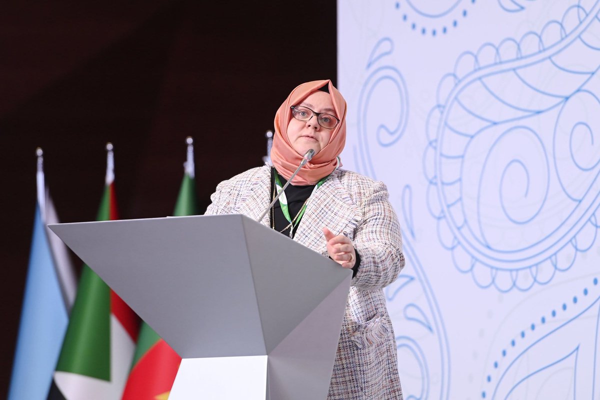 sesric's tweet photo. The 5th Session of Session of Islamic Conference of Labour Ministers (#ICLM) commenced on 21 November in Baku.
HE Mrs Zehra Zümrüt SELÇUK (@zehrazumruts) presented the progress made on the implementation of the @OIC_OCI #Labour #Market #Strategy based on the outcomes of the surveys conducted by the Centre as well as the key performance indicators.
The presentation also highlighted several best practices from the Member States towards the implementation of the strategy.
---
La 5ème session de la Conférence islamique des ministres du Travail a débuté le 21 novembre à Bakou.
Mme Zehra Zümrüt SELÇUK a présenté les progrès réalisés dans la mise en œuvre de la Stratégie de l'OCI du Marché du travail sur la base des résultats des enquêtes menées par le Centre ainsi que des indicateurs clés de performance.
La présentation a également mis en évidence plusieurs bonnes pratiques des États membres pour la mise en œuvre de la stratégie.
---
بدأت الدورة الخامسة للمؤتمر الإسلامي لوزراء العمل (ICLM) يوم 21 نوفمبر في باكو.
وعرضت معالي السيدة زهرة زمرد سلجوق التقدم المحرز في تنفيذ استراتيجية منظمة التعاون الإسلامي لسوق العمل استنادا إلى نتائج الدراسات الاستقصائية التي قام بها المركز ومؤشرات الأداء الرئيسية.
كما أبرز العرض مجموعة من الممارسات الفضلى التي تتبعها الدول الأعضاء في تنفيذ الاستراتيجية.