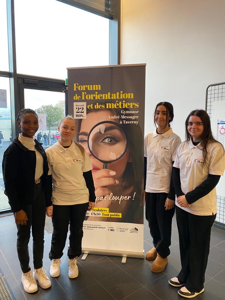 #forum des métiers de ⁦<a href="/villetaverny/">Ville de Taverny</a>⁩ nos élèves de 1ere AGORA ⁦<a href="/JouvetLycee/">Lycée Louis Jouvet</a>⁩ mobilisés pour accueillir les exposants et les scolaires