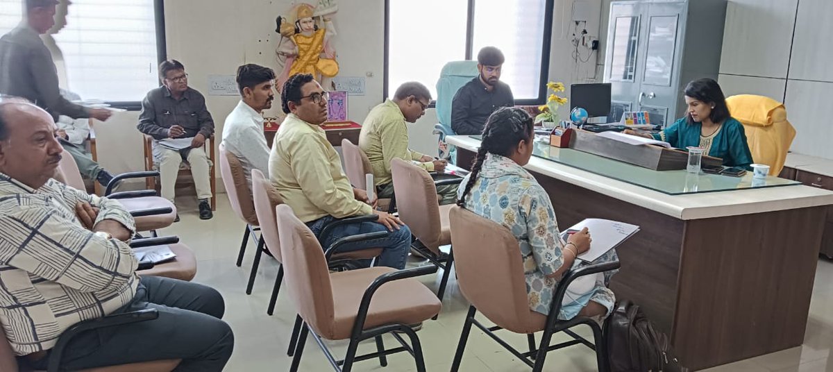 Collectorbotad's tweet photo. તાલુકા સ્વાગત કાર્યક્રમ અંતર્ગત બોટાદ તાલુકા ખાતે ઉપસ્થિત રહી, રજુ થયેલ પ્રશ્નો સાંભળી, પ્રશ્નોનો હકારાત્મક નિકાલ કરી, સબંધીત અધિકારીશ્રીઓને જરૂરી સુચનો કર્યા. @CMOGuj @revenuegujarat @BhanubenMLA @mahitibotad https://t.co/tAcgHEBid6