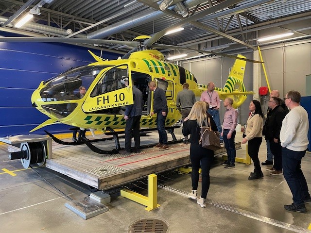 OTKES_SIAF's tweet photo. @OTKES_SIAF väki pääsi tiistaina tutustumaan #lääkintähelikopteritoiminta’an Vantaan toimipisteessä. Kiitos @FinnHEMS opettavaisesta vierailusta. #sidosryhmätoiminta #varautuminen https://t.co/O0aJUbMaxM