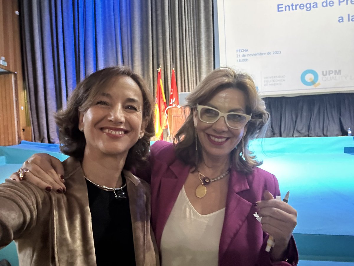Myriam_Munoz_'s tweet photo. Muchísimas gracias @manjavacas por conducir con tanta profesionalidad la Ceremonia de la Entrega de Premios a la Calidad UPM. Muchísimas gracias por tu colaboración. #somosUPM #UPM https://t.co/AUBoHXfzcr