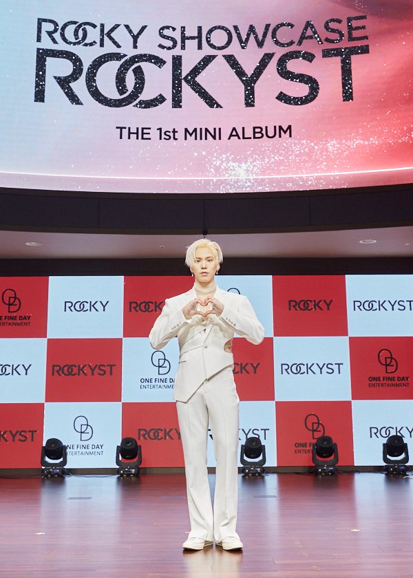 KPOPFAVE_'s tweet photo. [231122] We got your back, don't worry, @p_rockyent! 💪❤‍🔥 #ROCKY #라키 #ラキ #PARKMINHYUK #박민혁 #ROCKYST #LuckyRocky #ASTRO #아스트로 https://t.co/4m2FM8fl3c