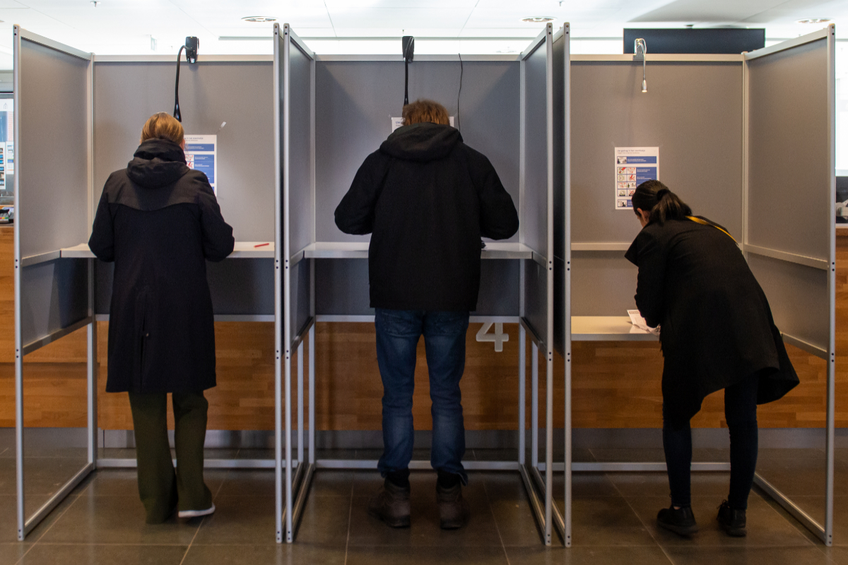 Gemeente_LV's tweet photo. Het is zover, we mogen naar de stembus! ✍️
Wist je dat je op onze website kunt zien hoe druk het is op jouw favoriete stembureau? 👉 https://t.co/YAlawiAG8I

#TweedeKamerVerkiezingen https://t.co/AWVOciPjYq