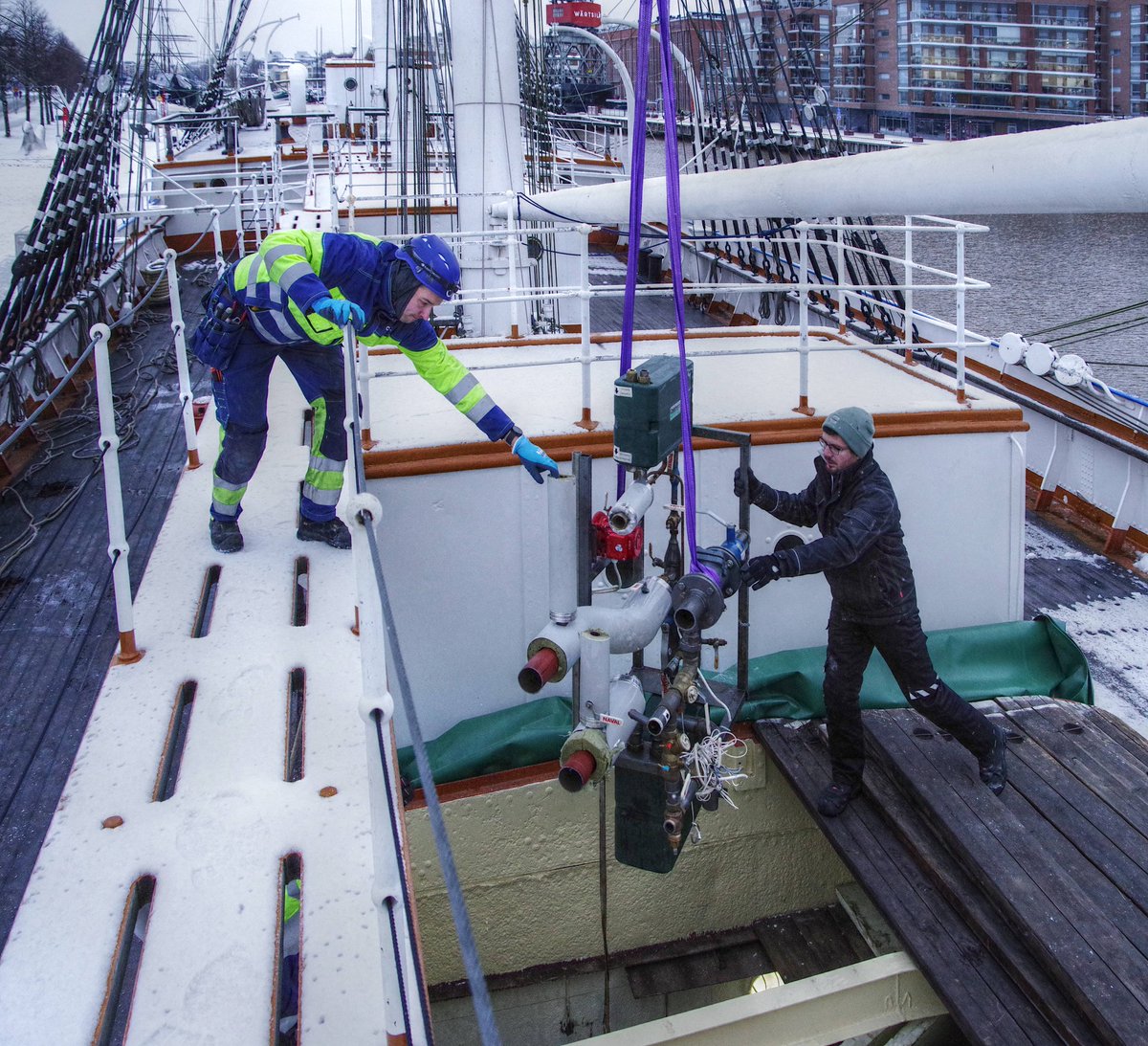 Ilmastotekoja @turkukaupunki Fregatti Suomen Joutsenelle on asennettu uusi lämmönvaihdin. Laivan sisäinen lämmönjako toimii nyt paremmin ja energiatehokkaammin. Tästä saadaan myös kustannus- ja ilmastohyötyjä. #turku #forummarinum