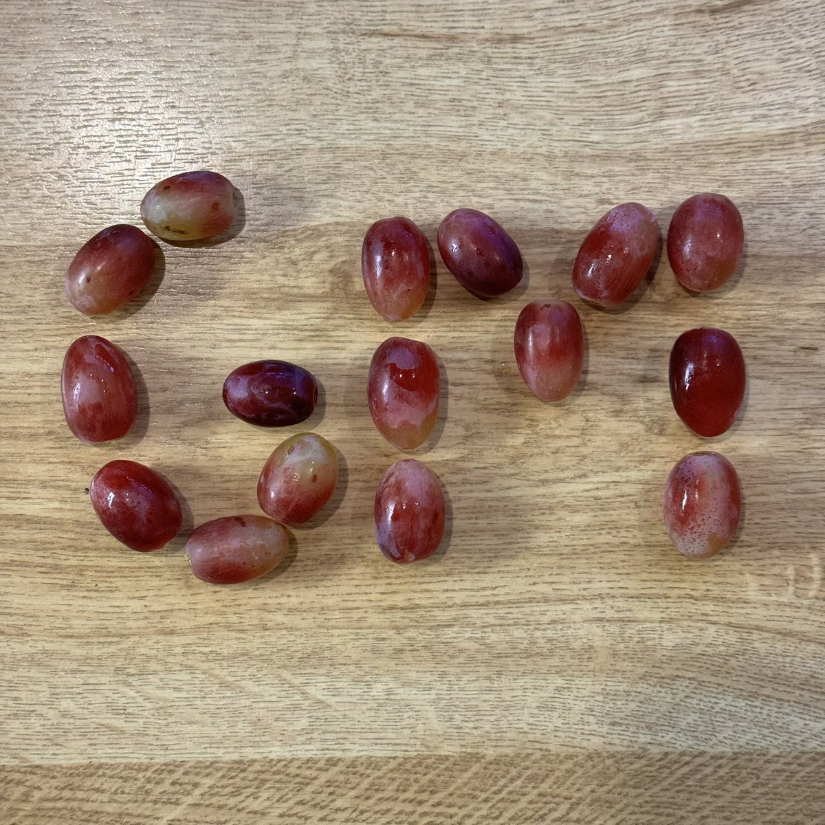 Gm everyone ❤️

Who likes grapes for breakfast? 👀

Happy Wednesday!