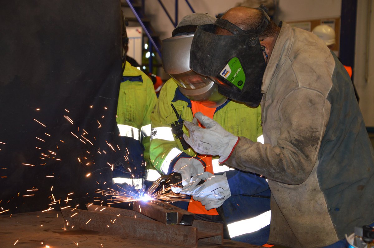 Dans le cadre de "L'industrie,une chance pour moi",organisée par <a href="/Incase_Normandy/">INCASE Industries Caux Seine</a> <a href="/CauxSeine_dvlpt/">Caux Seine développement</a>  <a href="/CauxSeineAgglo/">Caux Seine agglo</a>, <a href="/suez/">SUEZ</a> reçoit, ce matin,le Collège Victor Hugo de #rivesenseine ,avec <a href="/LeSevede/">Le_SEVEDE</a>. La semaine dernière, nous recevions le collège de #TerresdeCaux #dechets #industrie