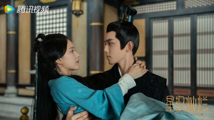 Dutaeseries's tweet photo. โดยเฉพาะกับแม่ที่ดูจะไม่ชอบนอ. กลับเอ็นดูลูกสาวของอารองแทน จนวันหนึ่งนอ.ได้พบกับพอ.ซึ่งเป็นบุตรบุญธรรมของฮ่องเต้ ที่เข้ามาช่วยเหลือ พอ.ชอบในความฉลาดและยังชื่นชมในตัวนอ. พอ.จึงได้พยายามสานสัมพันธ์ นอ.รู้ตัวเองดีว่าไม่เหมาะสมกับพอ. แต่พอ.ยังคงยืนยันหนักแน่นที่จะแต่งงานกับนอ. https://t.co/9okiCdW13U