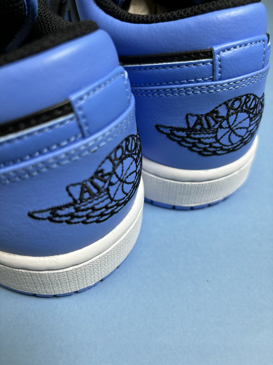 【NEW ARRIVAL】

NIKE

AIR JORDAN 1 LOW black/black-university blue 553558-041

item.rakuten.co.jp/ltd-online/553…