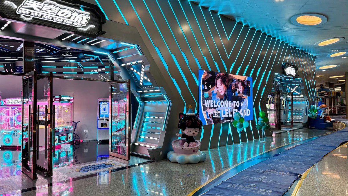 squishyychenle's tweet photo. 231122 #CHENLE #辰乐 #천러 🎂♥️

chenle went to the arcade with his family !! he caught a toy from the claw machine and played with the basketball machine . https://t.co/xviMXdm3kT