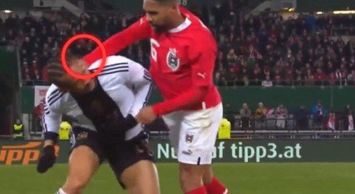_RB1N_'s tweet photo. Wusste gar nicht dass Mwene so ein Bastard ist.

Alles richtig gemacht @leroy_sane. https://t.co/qCPg7gN080