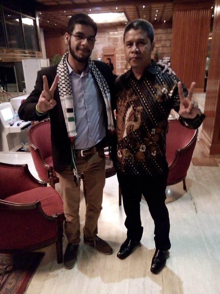 dom_otk's tweet photo. Setelah hampir satu bulan, akhirnya dapat jawaban dari seoarang kawan di Palestina. Namanya Musa. Ia sempat jadi pimpinan salah satu organisasi Kiri pembebasan Palestina. Bersyukur kondisinya baik, meski sangat sedih dan marah atas genosida yang masih terjadi di Gaza. https://t.co/to9NnpTt6M