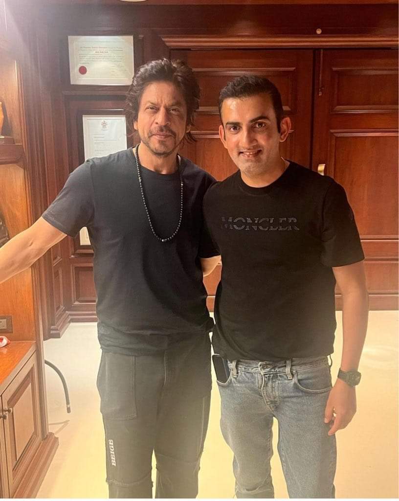 srkhooghlyfc's tweet photo. . @GautamGambhir sir is back our home. #KKR ๐๐
G.O.A.T is back ๐โค๏ธ
#GGIsBack
Thank you KING KHAN @iamsrk sir ๐
#AmiKKR โ @RedChilliesEnt โค๏ธ
@teamsrkfc loves you @KKRiders https://t.co/vax04Sjn9P