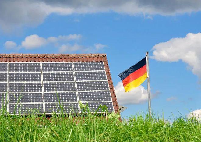 KTenergyInc's tweet photo. Tax exemption and rebate: According to the Annual Tax Law 2022 approved by the German government, from 2023 onwards, Germany will exempt rooftop PV from income tax and the corresponding VAT for those who fulfill the conditions.
#energystoragebattery #homeenergystorage #solar https://t.co/nuwNx0HXtU