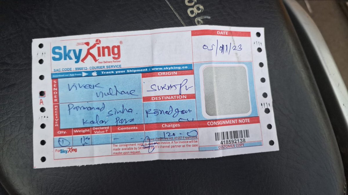 vivekgulhare's tweet photo. #skykingcourier 
Poor service provider.. Booked consignment on 05/11/2023 from surajpur to rajnandgaon.
The tracking portal showing delivered in Durg.. Instant of delivery destination..
How you managing the business...
I want my consignment back or delivered at right destination. https://t.co/O30qUqALX8