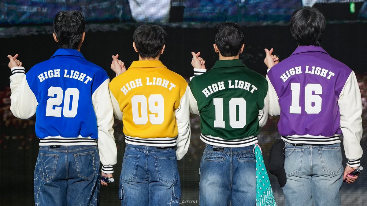 _four_percent's tweet photo. 231118 명탐정 하이라이트🔎

하나 둘 셋
-
사랑해💙💛💚💜

#하이라이트 #HIGHLIGHT
#윤두준 #양요섭 #이기광 #손동운
#DUJUN #YOSEOP 
#GIKWANG #DONGWOON https://t.co/QSBRS4x6HF