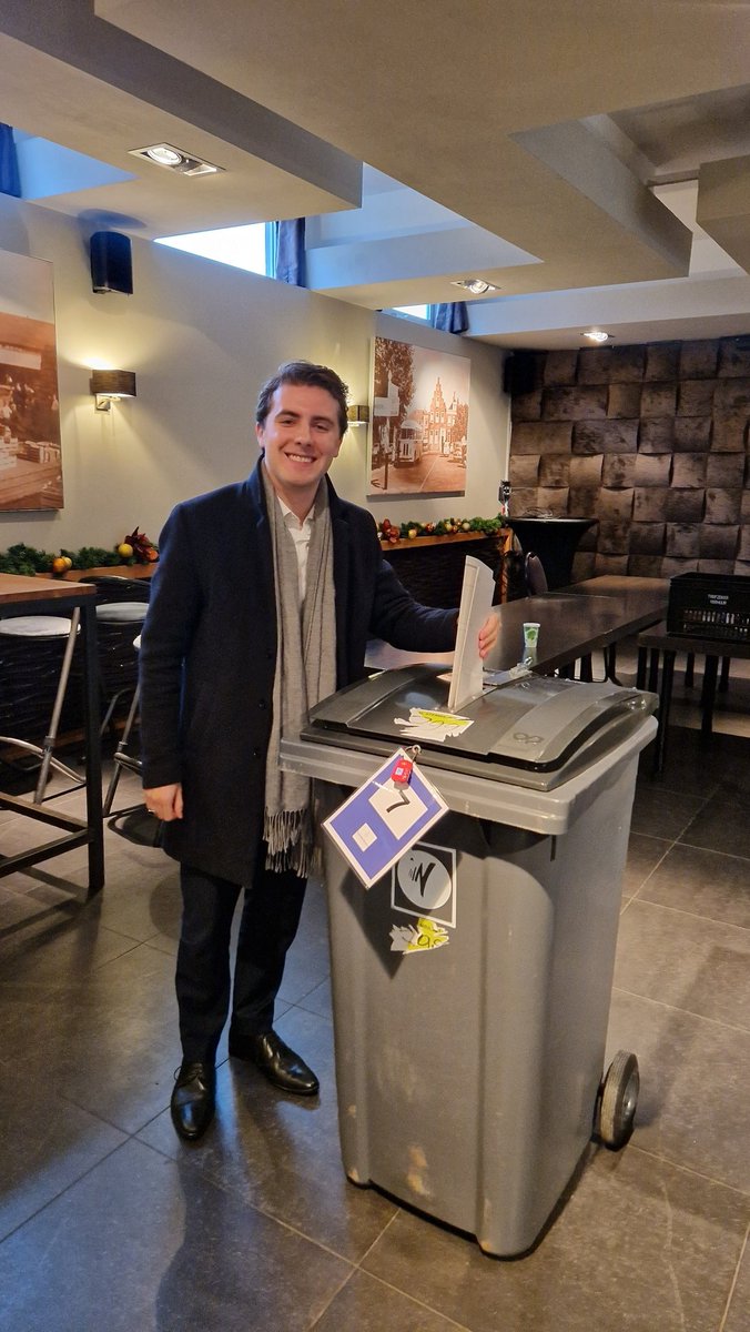 Zojuist gestemd in Naaldwijk! Stem voor een fatsoenlijk land. Stem <a href="/cdavandaag/">CDA</a>.

En een gratis stemadvies voor onze jongerenkandidaten: <a href="/HarmenKrul/">Harmen Krul</a>, @EastherHoumes, <a href="/martvlagen/">Mart van Lagen</a>, <a href="/_Fout_/">Floris Out</a>, <a href="/AntjeBeers/">Antje Beers</a>, <a href="/Delanovanluik/">Delano van Luik</a>, <a href="/lauravdgiessen/">Laura van de Giessen</a>, <a href="/DaniBracke/">Danibracke</a> 

#TweedeKamerVerkiezingen ✏️