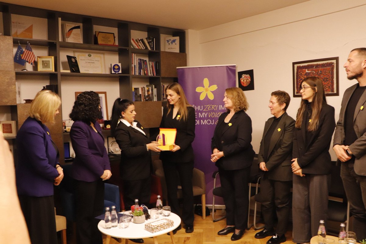 Honoring Dr. Shukri Gërxhaliu with the Vasfije Courage Award for his unwavering commitment to survivors of sexual violence during wartime, including his pivotal role in the Vukotic case.

His legacy lives on through compassion and justice.
#VasfijeCourageAward