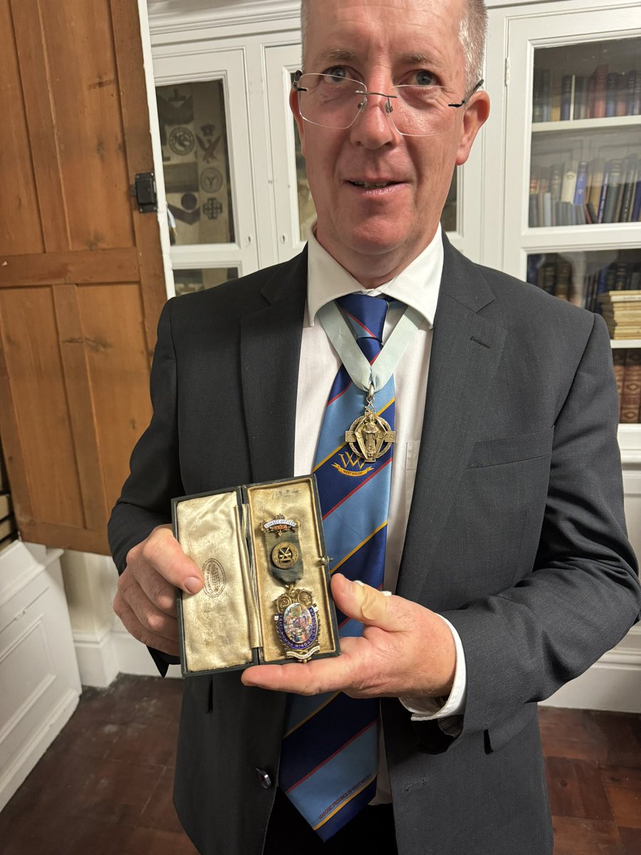 A great visit by the brethren to St.Peters lodge 476 in Carmarthen last night, where past masters conducted a superb 3rd degree ceremony. After the festive board the IPM showed us a Consecration Jewel from an officer that was present when <a href="/TeifiLodge/">Teifi Lodge 4648</a> was formed in 1924!