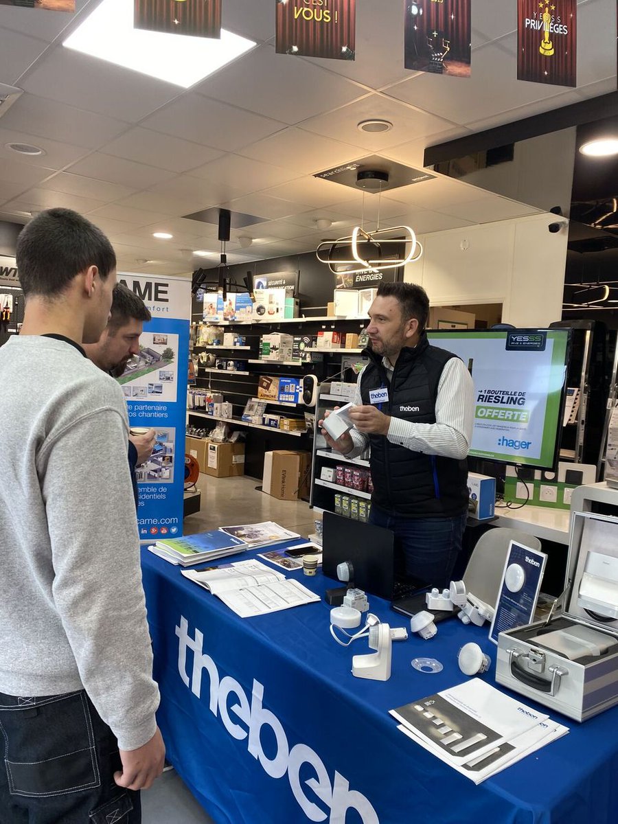 YESSSelectrique's tweet image. ✨ Nos agences YESSS organisent régulièrement des matinées techniques, qui permettent une rencontre entre nos équipes, nos fournisseurs et nos clients.

Illustration à notre agence YESSS Lons-le-Saunier (Jura.)
#matineetechnique #lonslesaunier #yesss #jura