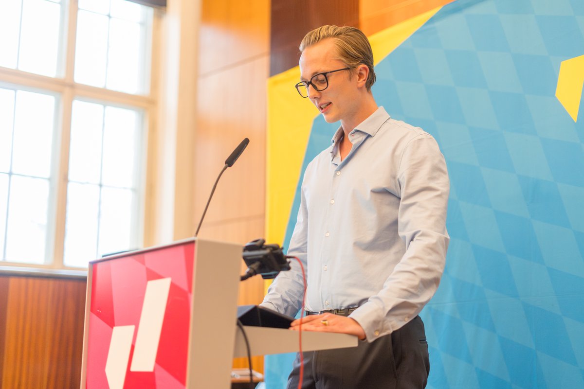 TimColsman's tweet image. #Recap 106. Landeskongress

Der nächste LaKo ist nun Geschichte und für mich persönlich war er wirklich besonders.

Liebe JuLis,
ich möchte meinen Dank für eurer Vertrauen und die Wahl in den Landesvorstand der @JuLisBayern  aussprechen.

Vielen Dank!