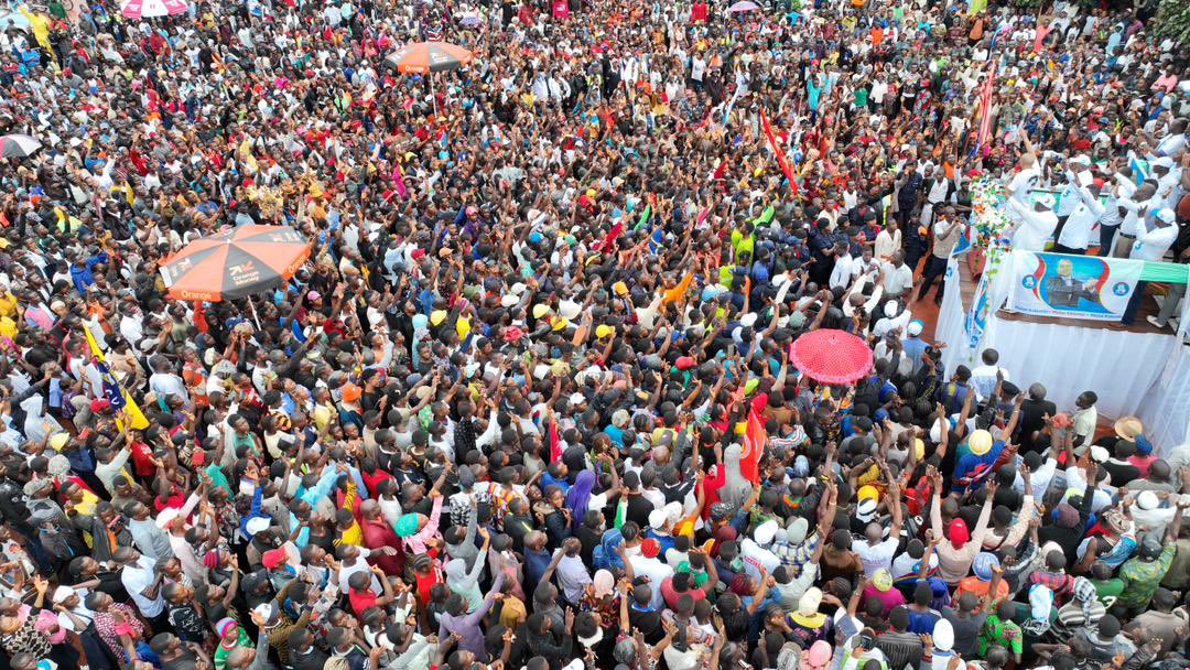 Avec <a href="/Mapon_Matata/">Matata Ponyo Mapon</a> <a href="/franckdiongooff/">Franck Diongo officiel</a> et <a href="/sethkikuni/">Seth Kikuni</a> nous avons réaffirmé notre attachement aux valeurs de paix, de justice &amp; de liberté, essentielles à la refondation de la #RDC. 
Un avenir meilleur pour les Congolais est possible.  
Le changement passe par nous &amp; tous ceux qui