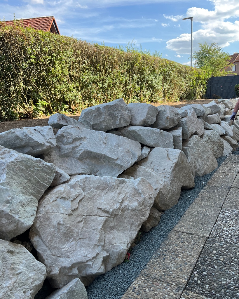 bollerrocks's tweet photo. Quarzit 🤍

Ein schöner heller Lichtschacht ist hier aus weißem #quarzit entstanden. ☀️💡

#licht#sun#weiß#glitzer#hang#steine#garten#wiese#gartenideen#träume#gartenwelt#bagger#baggerarbeiten#baustelle#haus##alt#neu#beautiful#work#team#love#instagood#follow#inspiration#art 
☀️🌈 https://t.co/2q5wkroREr