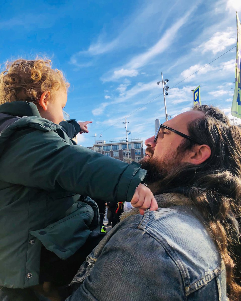 Lieve mensen, ga stemmen. Ik stem voor samen, voor hoop, voor gelijkwaardigheid, voor rechtvaardigheid, voor verbinding, voor inclusie, voor solidariteit, voor vrede, voor jou.