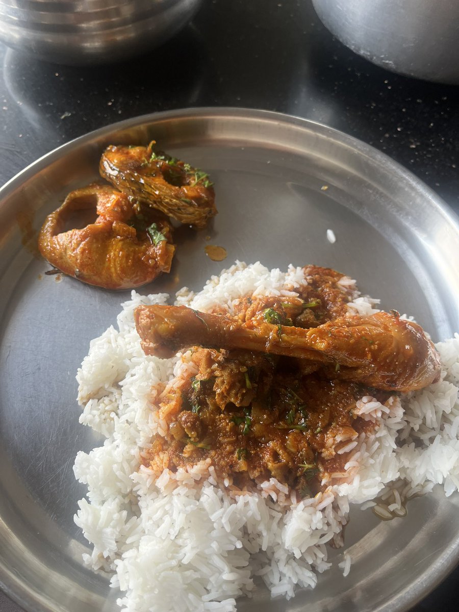 Akshita_N's tweet photo. Most of u got it right :) in Nizamabad and having the world famous chicken https://t.co/gXCxAYeCpg