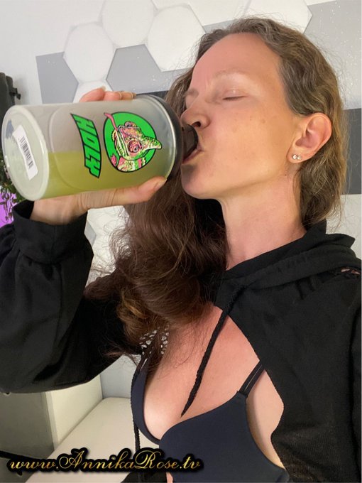 Guten Morgen. ist es auch so kalt bei dir? ich mach mir jetzt hei&szlig;e Gedanke. https://t.co/lv53SJ9abT<a href="/tag/mvsales"class="tags"><span>#mvsales</span></a>