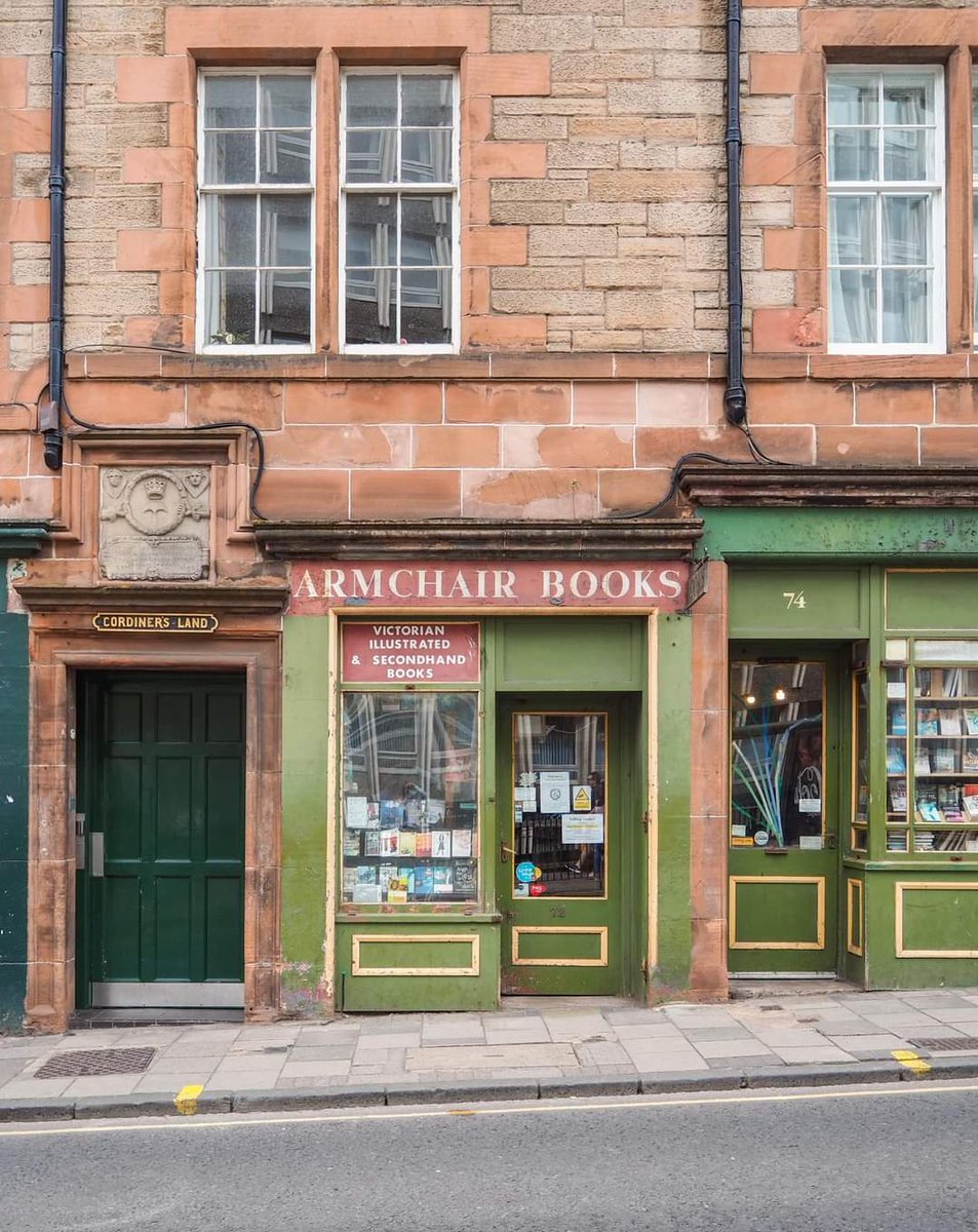 Armchair Books. Edinburgh.

Reading should not be presented to children as a chore, a duty. It should be offered as a gift.

#booklovers #childrenwhoread
#readingispower #Education