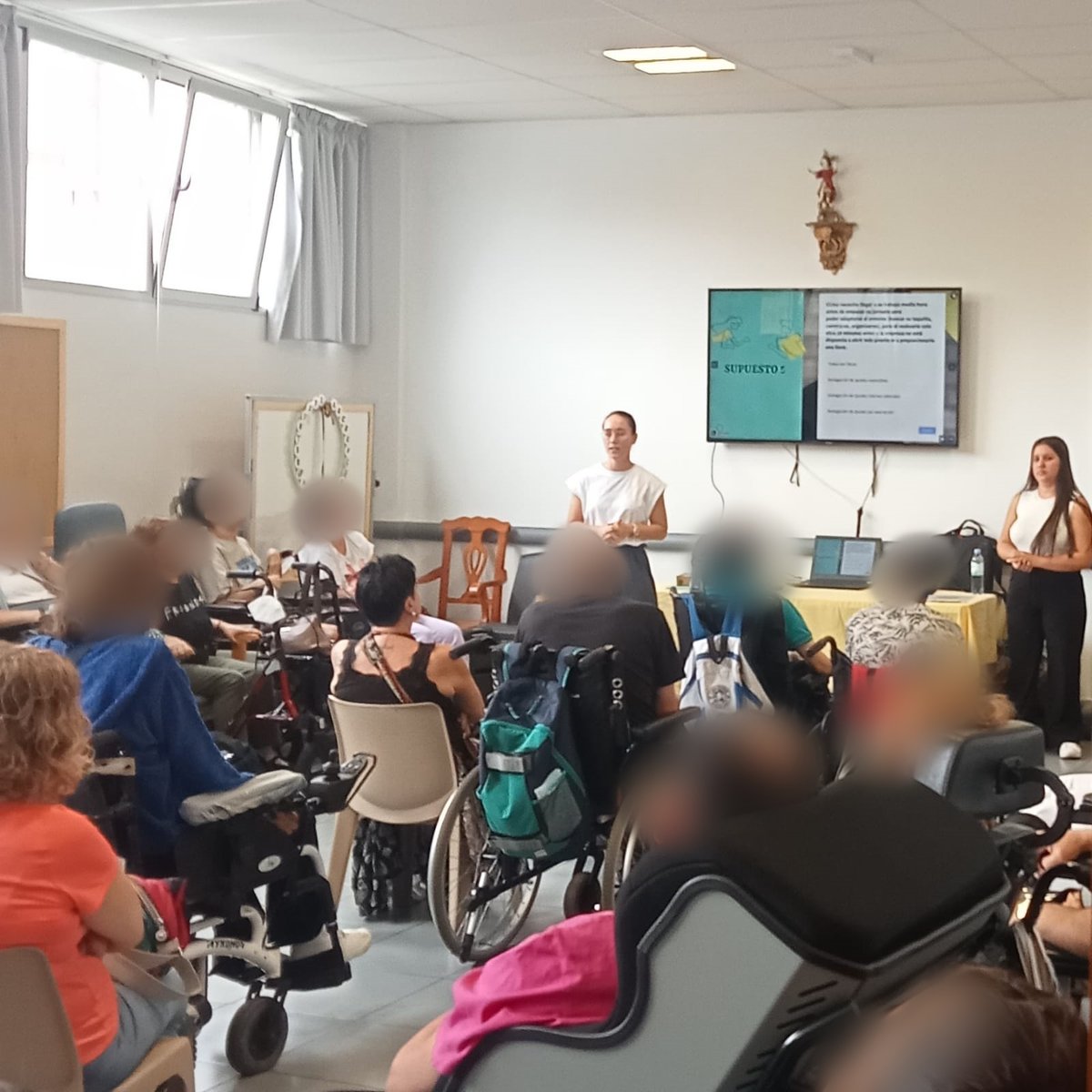 Ayer impartimos en el CADF Arucas una charla a usuari@s del centro y a sus familiares sobre derechos de las personas con discapacidad, centrada en la 𝗚𝘂í𝗮 𝗽𝗮𝗿𝗮 𝗹𝗮 𝗔𝗰𝗰𝗶ó𝗻 y en la 𝗚𝘂í𝗮 𝗽𝗮𝗿𝗮 𝗹𝗮 𝗔𝗰𝗰𝗲𝘀𝗶𝗯𝗶𝗹𝗶𝗱𝗮𝗱 𝗨𝗻𝗶𝘃𝗲𝗿𝘀𝗮𝗹 de COCEMFE.